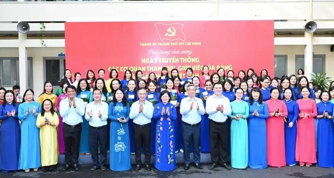 thuong-truc-thanh-uy-tphcm-chuc-mung-ky-niem-ngay-truyen-thong-cac-co-quan-chuyen-trach-tham-muu-giup-viec-cua-thanh-uy-tphcm.jpg