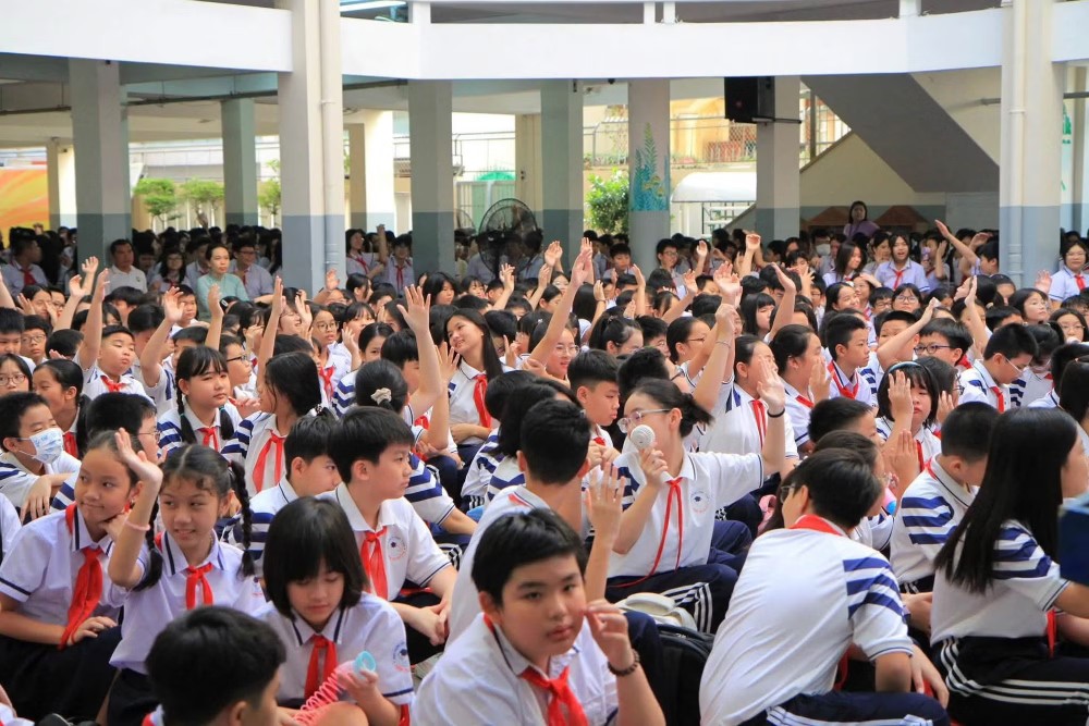 滨城坊阮攸初中学校与崛起初中学校合并后的学生。