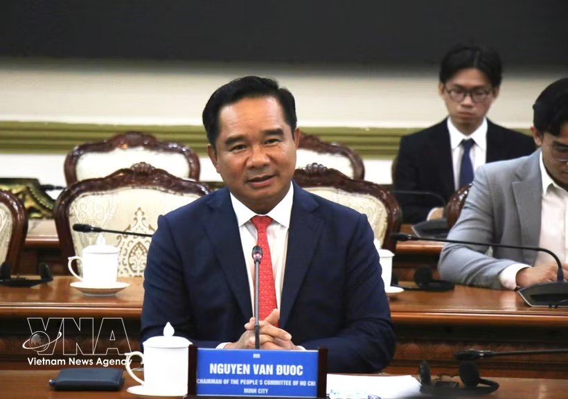 胡志明市人委会主席阮文得。