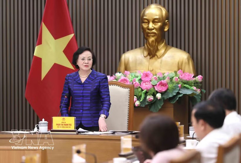 政府副总理范氏清茶主持会议。