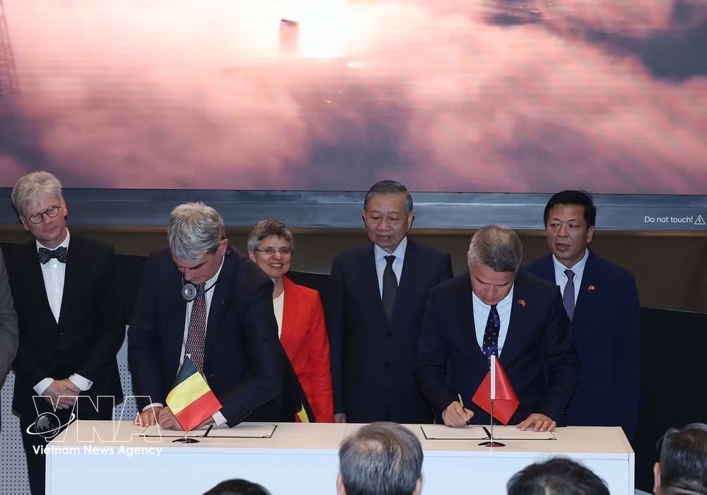 tong-bi-thu-chu-tich-nuoc-to-lam-tham-cang-antwerp-bruges-9106451-2.jpeg