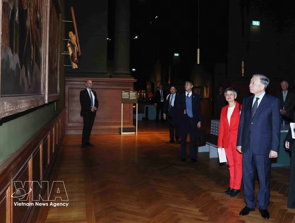 tong-bi-thu-chu-tich-nuoc-to-lam-tham-cang-antwerp-bruges-9106451-3.jpeg