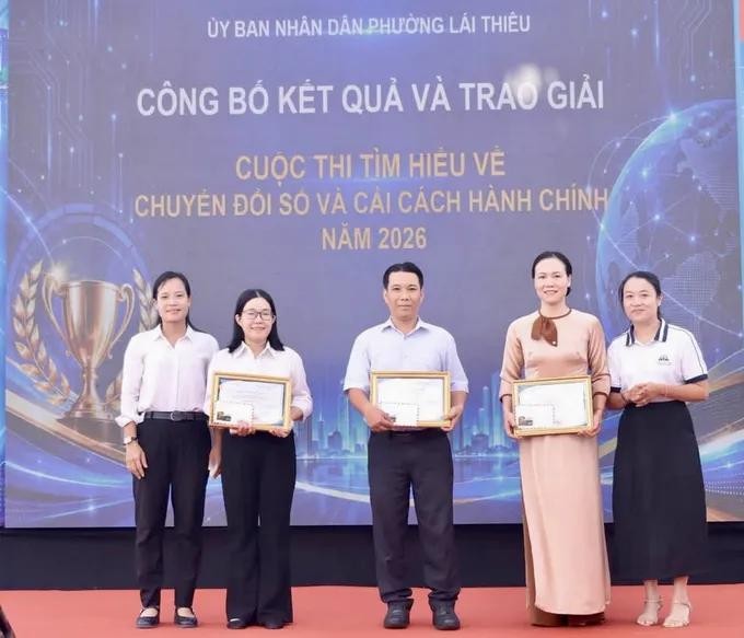 Trao-giải .jpg