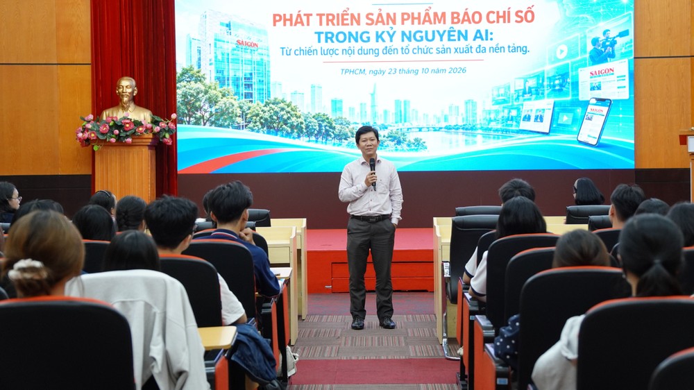 nha-bao-nguyen-phuoc-binh-chia-se-voi-sinh-vien-tai-buoi-giao-luu.jpg