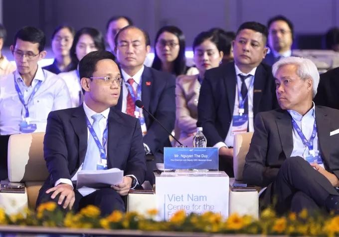 cac-dai-bieu-quoc-te-va-dai-dien-doanh-nghiep-trao-doi-giai-phap-hop-tac-dau-tu-tai-su-kien-dien-dan-ceo-500.jpg