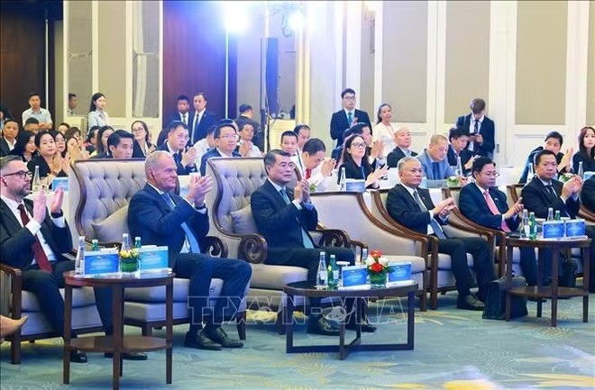 政府总理黎明兴与波兰共和国总理唐纳德·图斯克出席越波企业论坛。图：杨江/越通社