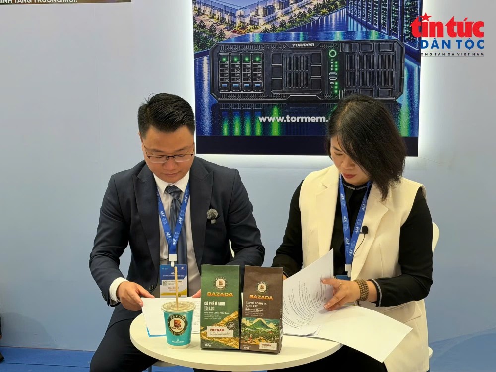 Agrichain代表与中国合作伙伴在2026年秋季经济论坛上签署越南咖啡供应合作备忘录。