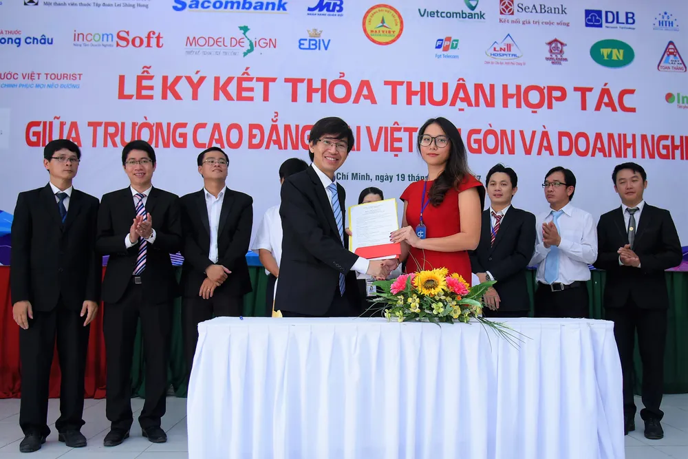 Trường đầu tiên ký cam kết đảm bảo việc làm cho sinh viên ảnh 1
