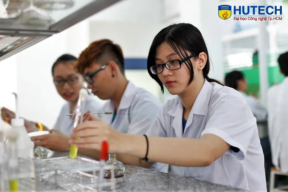 Trường ĐH Công nghệ TPHCM công bố điểm trúng tuyển năm 2018 ảnh 1