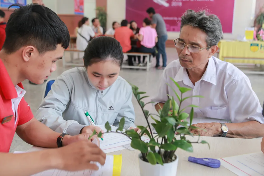 Trường ĐH Công nghệ TPHCM công bố điểm trúng tuyển năm 2018 ảnh 2