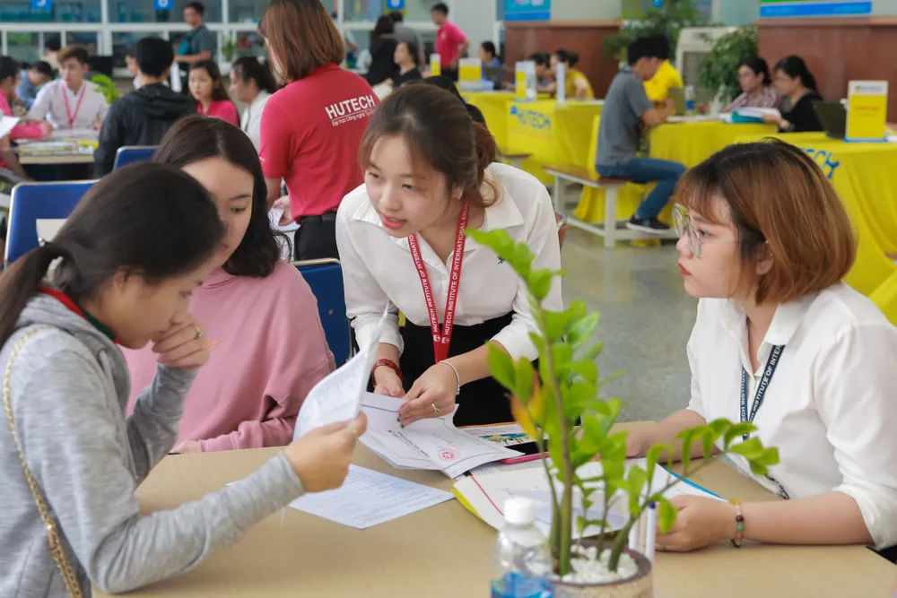 Trường ĐH Công nghệ TPHCM điểm chuẩn từ 16-20 điểm ảnh 1