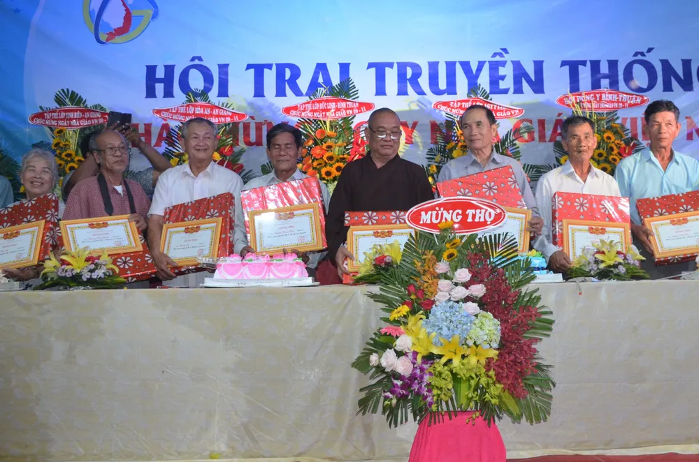  Lễ tri ân Ngày Nhà giáo Việt Nam có một không hai ảnh 2