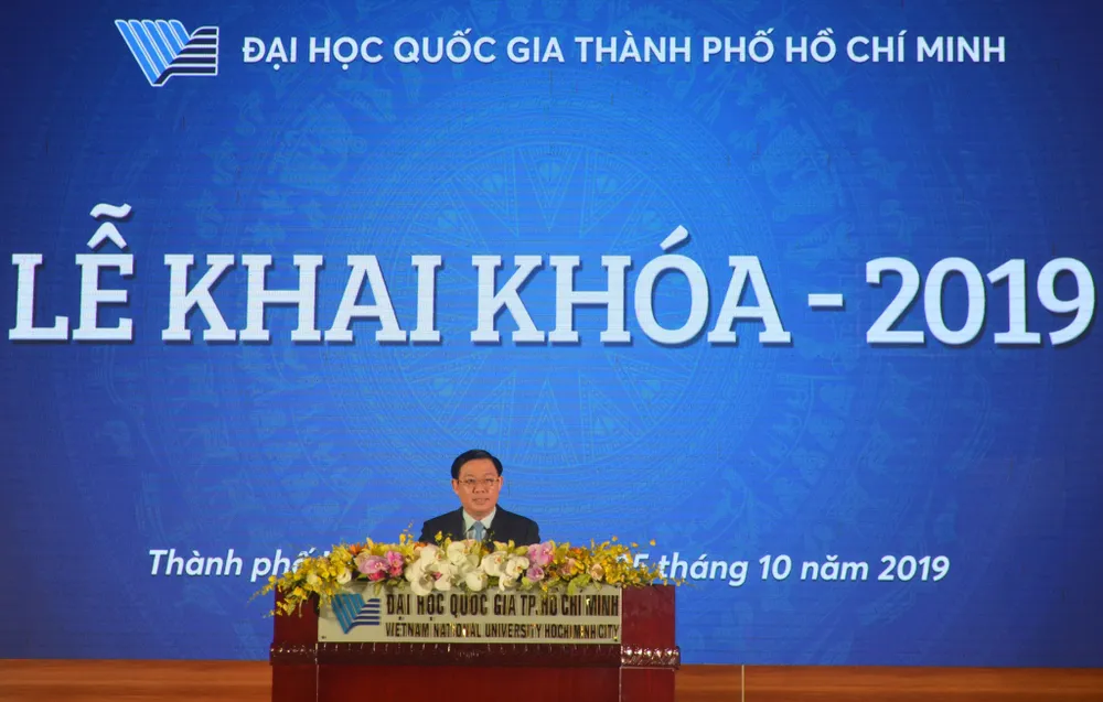 Phó Thủ tướng Vương Đình Huệ nói chuyện với sinh viên về tự chủ đại học ảnh 1