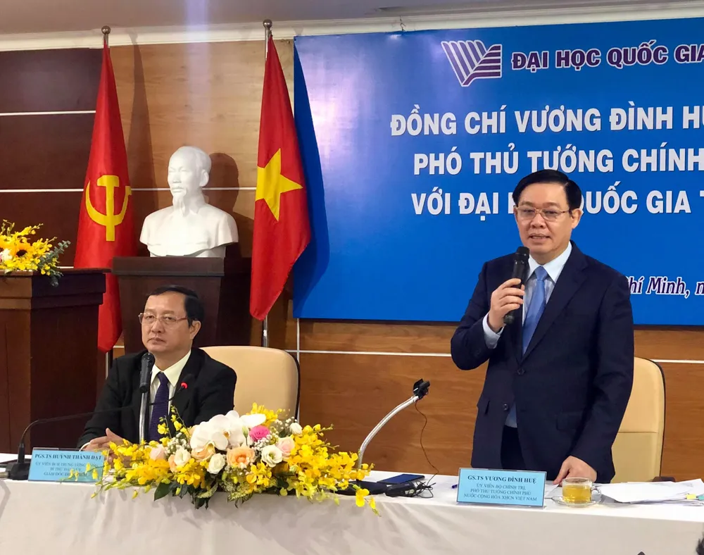 Phó Thủ tướng Vương Đình Huệ nói chuyện với sinh viên về tự chủ đại học ảnh 2