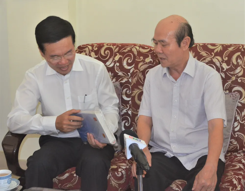 Đồng chí Võ Văn Thưởng thăm, chúc Tết gia đình GS-TSKH Lê Ngọc Trà ảnh 3