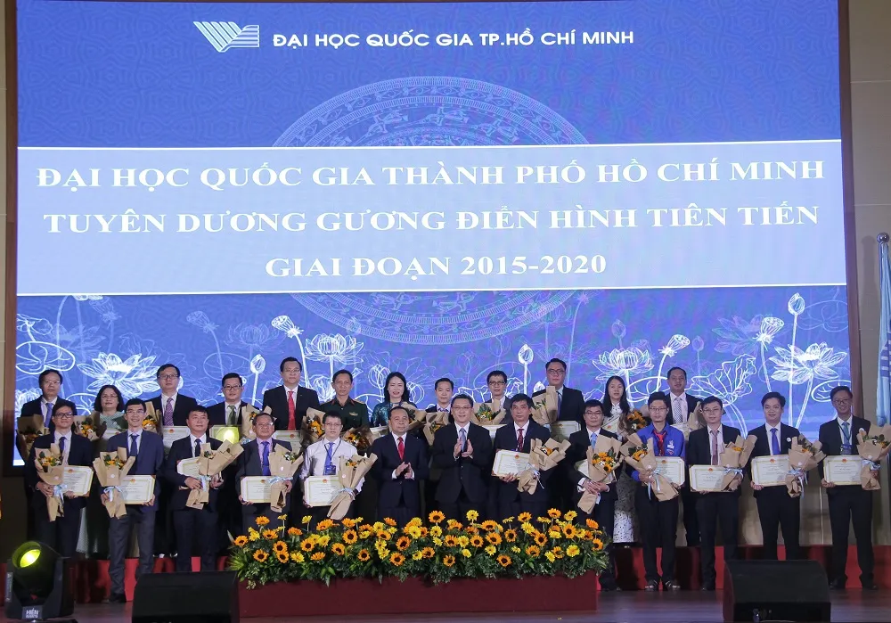 ĐH Quốc gia TPHCM đón nhận danh hiệu Anh hùng Lao động thời kỳ đổi mới ảnh 2