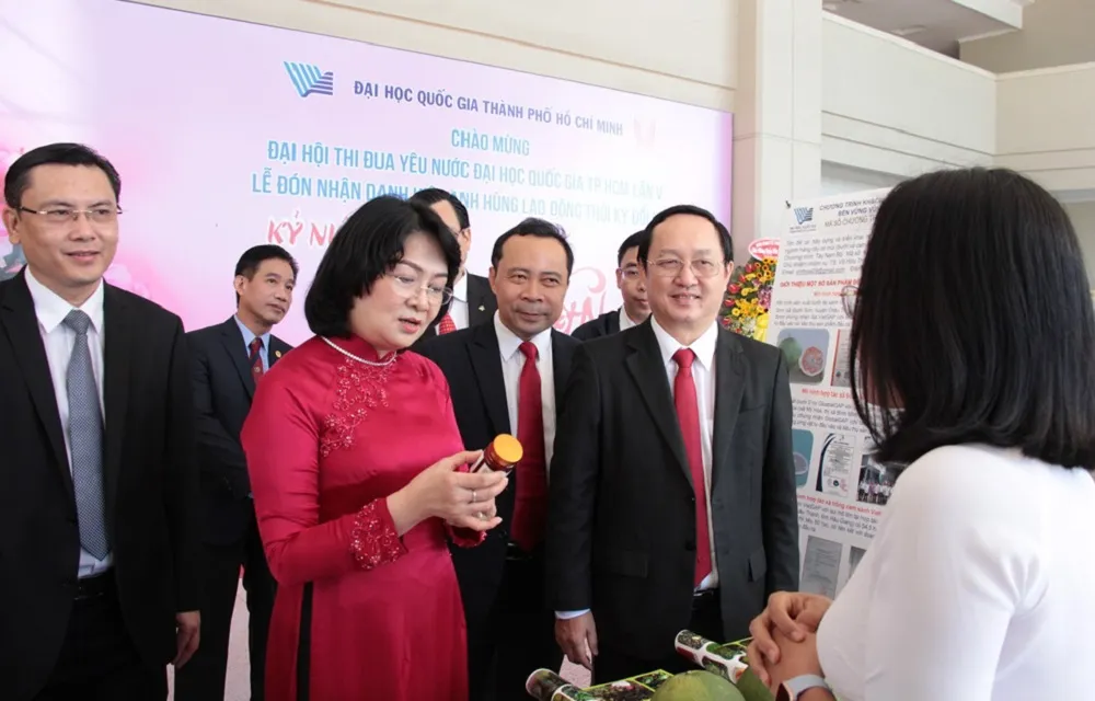 ĐH Quốc gia TPHCM đón nhận danh hiệu Anh hùng Lao động thời kỳ đổi mới ảnh 3