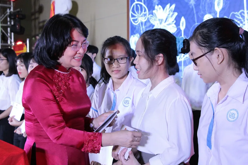 ĐH Quốc gia TPHCM đón nhận danh hiệu Anh hùng Lao động thời kỳ đổi mới ảnh 4