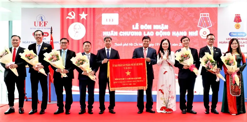 Trường ĐH Kinh tế - Tài chính TPHCM đón nhận Huân chương Lao động hạng Nhì ảnh 2