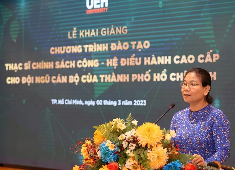 Đồng chí Lê Thị Thanh Thúy, Phó trưởng Ban Tổ chức Thành ủy TPHCM phát biểu tại lễ khai giảng