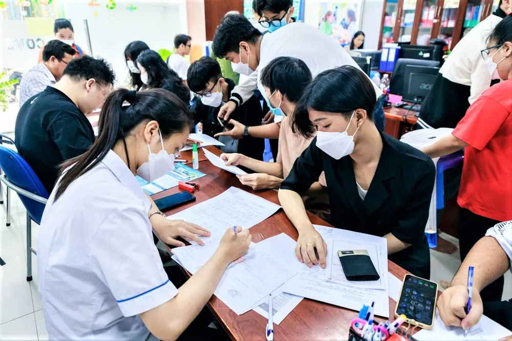 Thí sinh đăng ký xét tuyển vào Trường ĐH Công thương TPHCM Thí sinh đăng ký xét tuyển vào Trường ĐH Công thương TPHCM