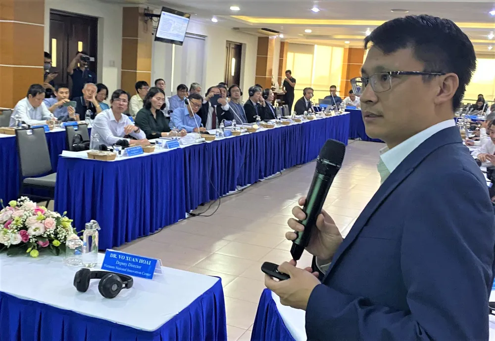 TS Võ Xuân Hoài, Phó Giám đốc Trung tâm đổi mới sáng tạo quốc gia (Bộ Kế hoạch và Đầu tư) trình bày tham luận