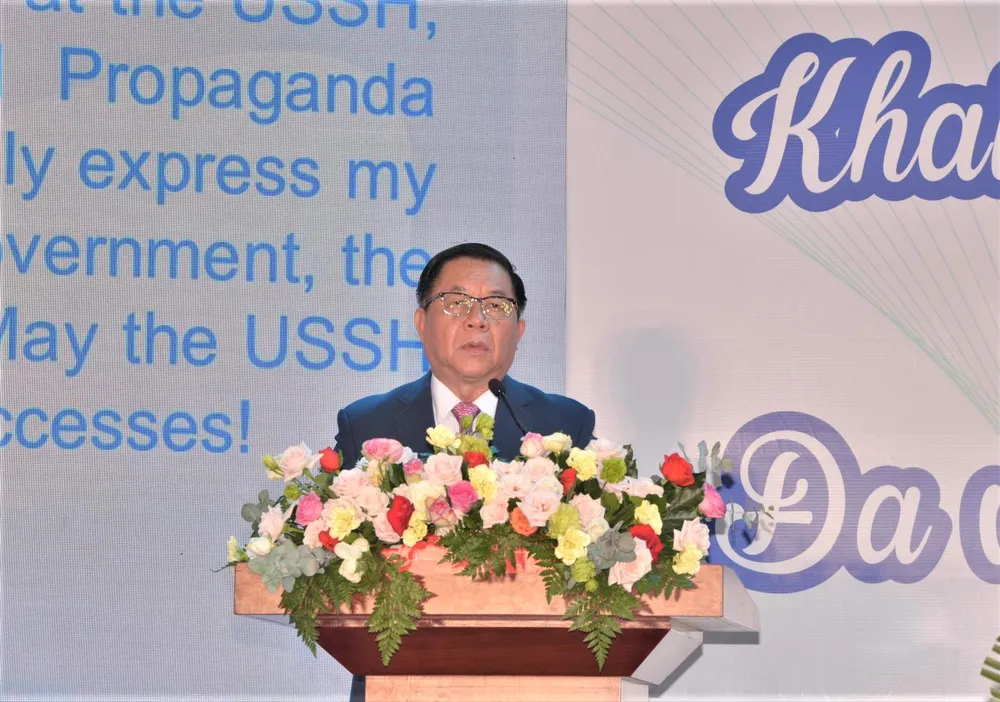 Bí thư Trung ương Đảng, Trưởng Ban Tuyên giáo Trung ương Nguyễn Trọng Nghĩa nói chuyện với tân sinh viên tại lễ khai giảng