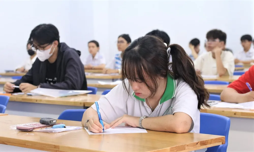 Thí sinh dự thi đánh giá năng lực đợt 2 sáng ngày 1-6 do ĐHQG TPHCM tổ chức.jpg