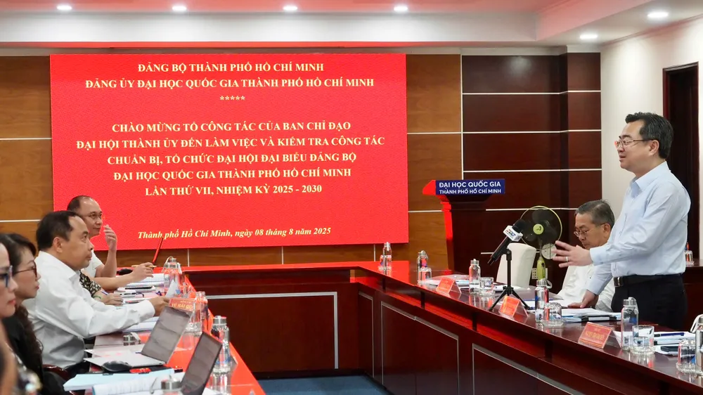 Đồng chí Nguyễn Thanh Nghị, Ủy viên Trung ương Đảng, Phó Bí thư Thường trực Thành ủy kết luận buổi làm việc. Ảnh: HOÀNG HÙNG