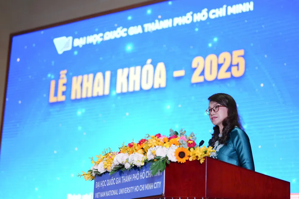 GS-TS Nguyễn Thị Thanh Mai, Phó Giám đốc ĐHQG TPHCM phát biểu tại lễ khai khóa