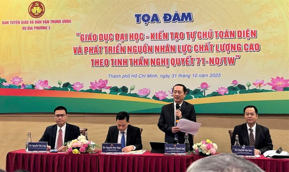 Đồng chí Huỳnh Thành Đạt, Ủy viên Trung ương Đảng, Phó Trưởng Ban Tuyên giáo và Dân vận Trung ương phát biểu tại tọa đàm