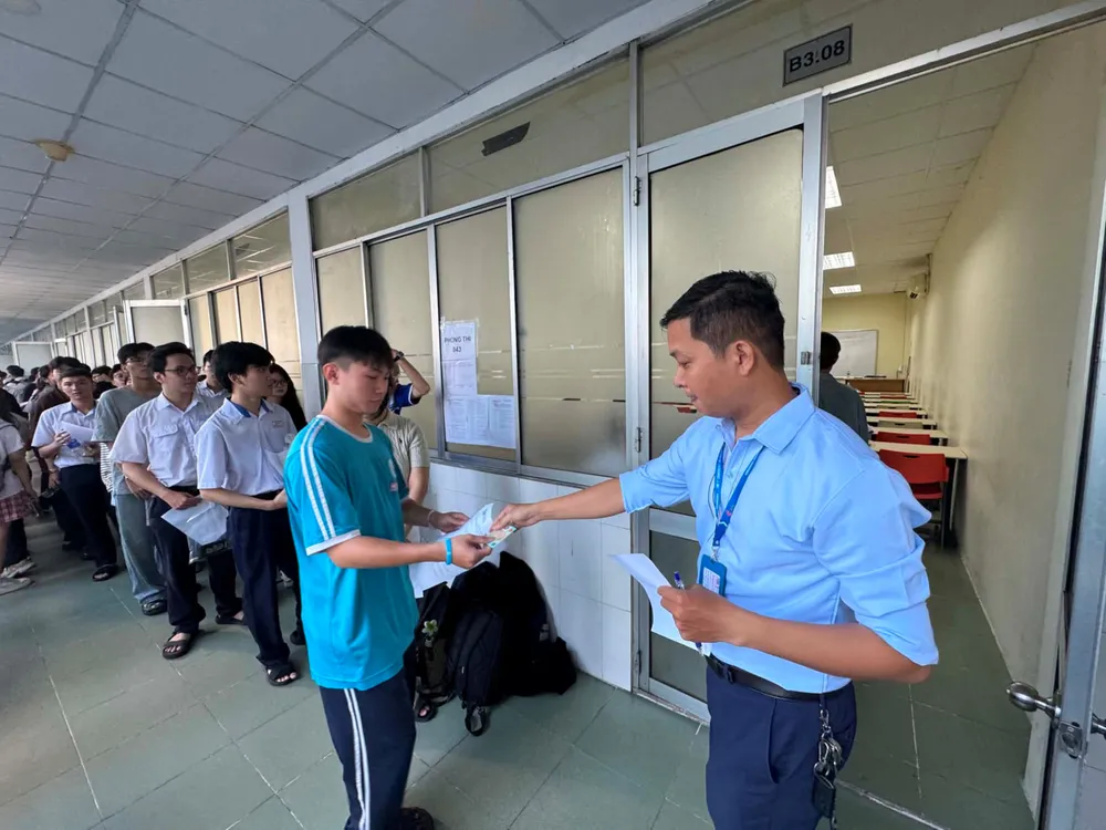 Thí sinh dự thi kỳ thi đánh giá năng lực đợt 1 do ĐHQG TPHCM tổ chức tại điểm thi Trường ĐH Công nghiệp TPHCM