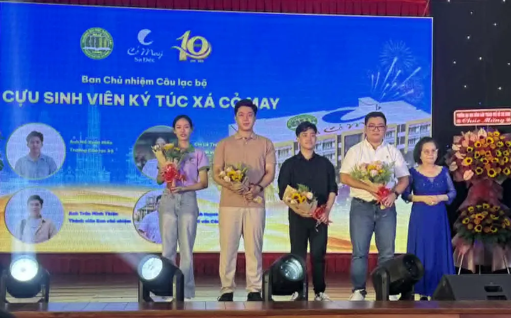 Ban chủ nhiệm câu lạc bộ KTX Cỏ May được ra mắt tại lễ kỷ niệm 10 nam thành lập