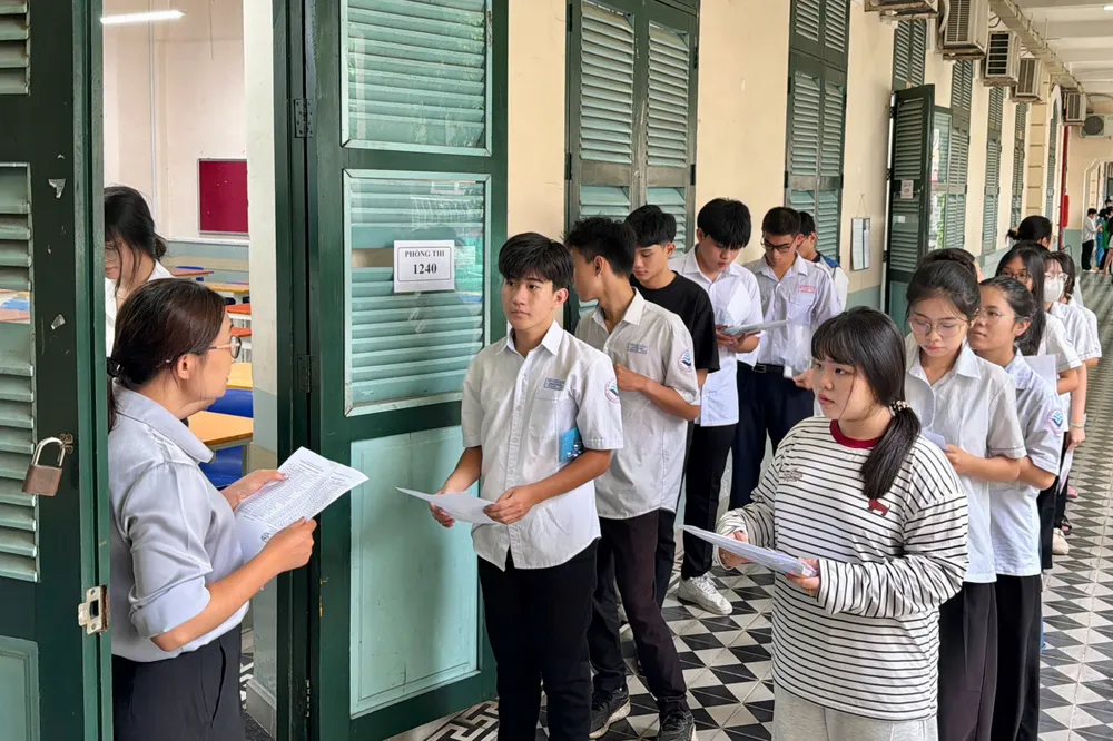 Đề thi môn Tiếng Anh và Hóa học phổ điểm tập trung nhiều từ 5-7 điểm