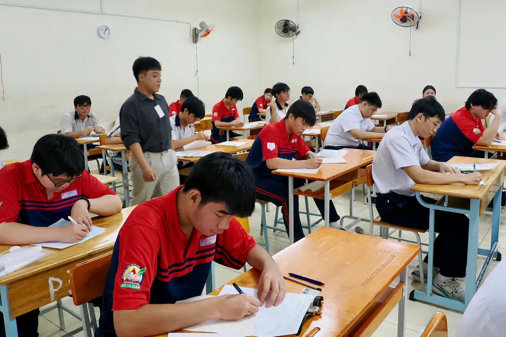Thí sinh dự thi tốt nghiệp THPT năm 2026 tại đểm thi Trường THPT Bùi Thị Xuân thuộc Hội đồng thi TPHCM. (Ảnh mang tính minh họa)