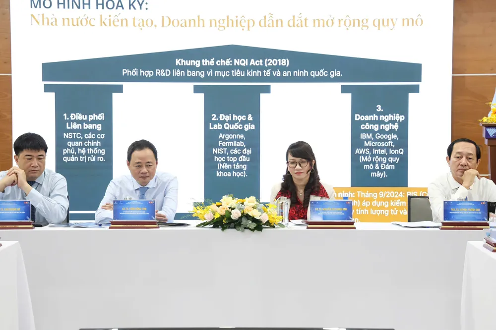 Đoàn chủ tọa điều hành hội thảo