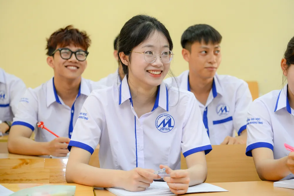 Sinh viên Trường ĐH Tài chính Marketing TPHCM trong giờ học lý thuyết.