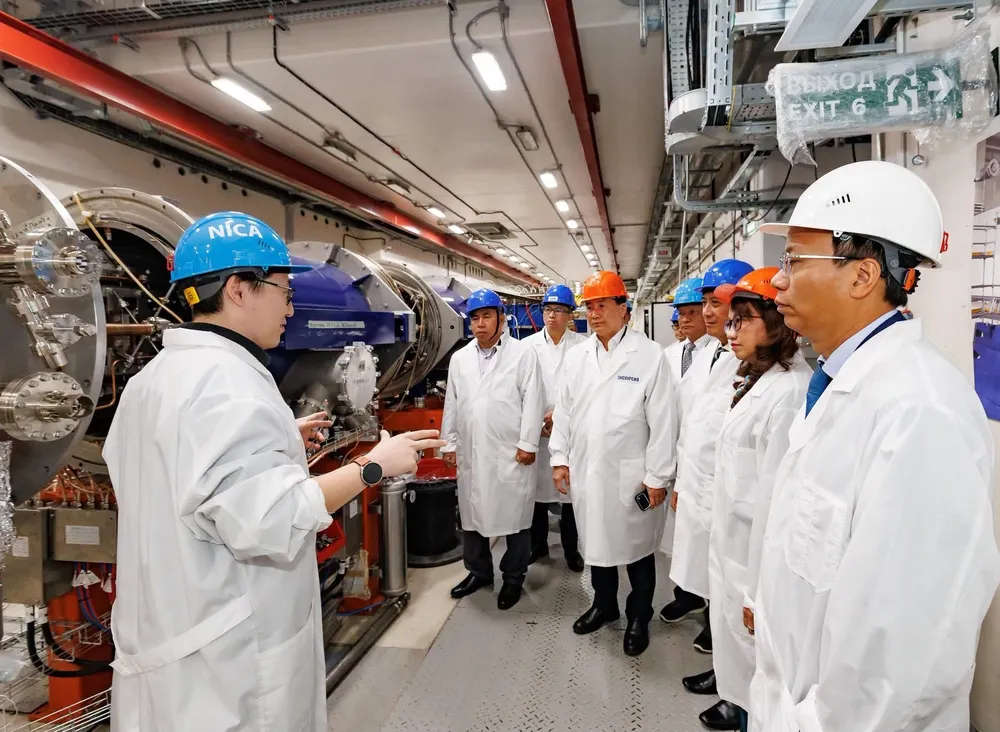 Đoàn công tác ĐHQG TPHCM tham quan Tổ hợp máy gia tốc NICA thuộc Phòng thí nghiệm Vật lý Năng lượng cao Veksler và Baldin