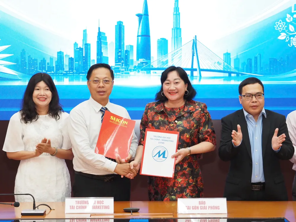 Lễ ký Ký kết hợp tác giữa Báo Sài Gòn Giải Phóng và Trường Đại học Tài chính - Marketing sáng 2-10 - Ảnh: HOÀNG HÙNG