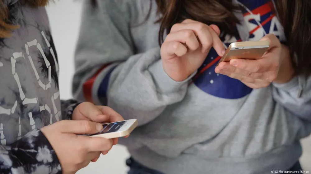 Lệnh cấm sử dụng điện thoại di động trong lớp học tại Hà Lan có hiệu lực vào đầu năm 2024. Nguồn: SZ photo