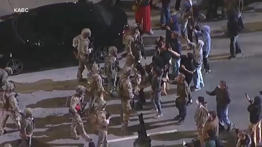 Ông Trump điều Vệ binh quốc gia tới Los Angeles giải tán biểu tình