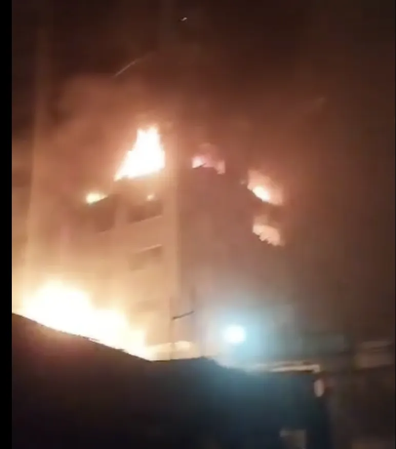 Hỏa hoạn sau vụ tấn công của Israel. Ảnh: X/ TIMES OF ISRAEL