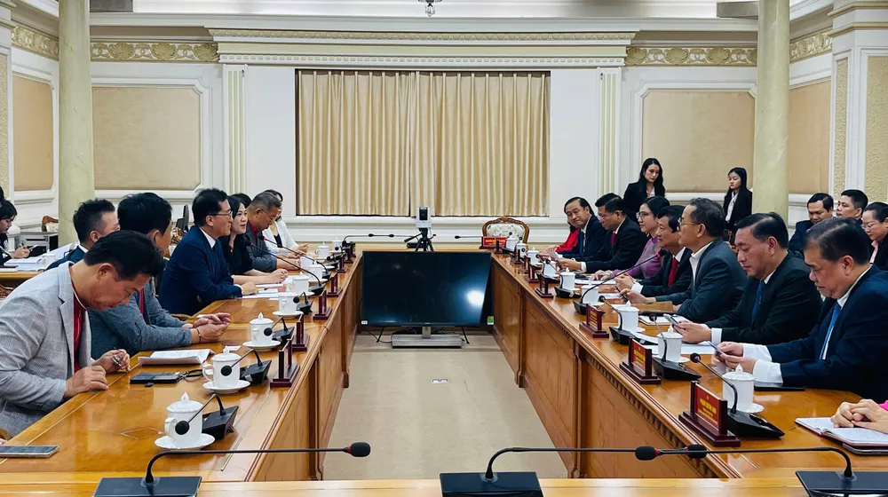 Phó Bí thư Thành ủy, Chủ tịch HĐND TPHCM Võ Văn Minh tiếp đoàn đại biểu Hội đồng TP Daejeon (Hàn Quốc). Ảnh: PHƯƠNG NAM 