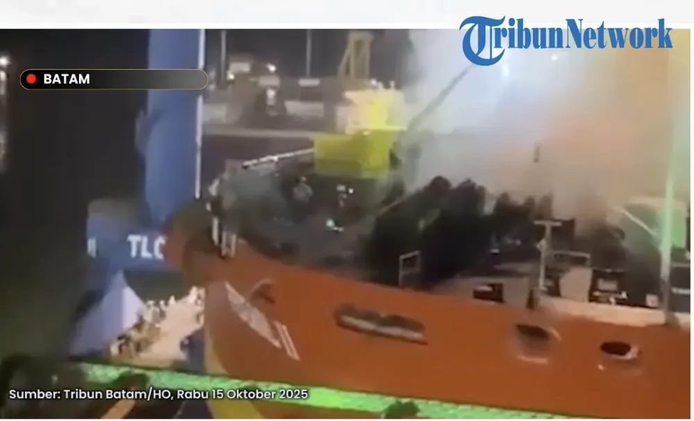 Vụ hỏa hoạn xảy ra trên tàu chở dầu Federal II. Ảnh: TRIBUN NETWORK