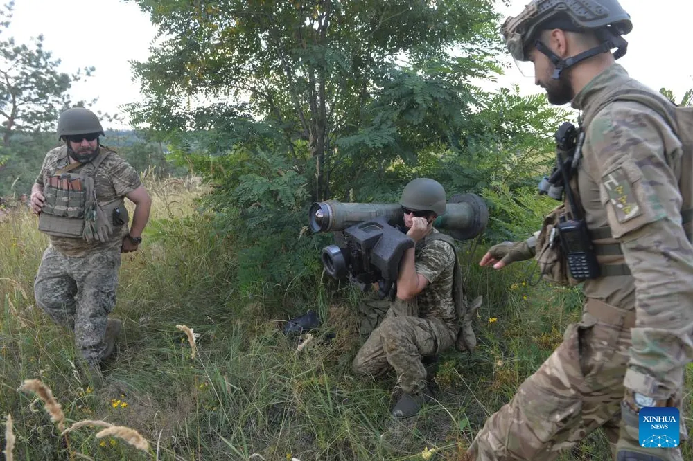 Binh sĩ Ukraine tham gia huấn luyện tại quận Kupyansk. Ảnh: XINHUA 