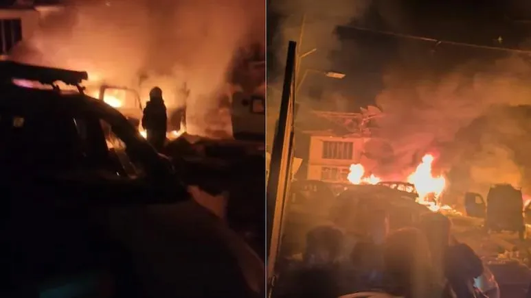 Đồn cảnh sát Srinagar bị cháy trong vụ nổ. Ảnh: NDTV 