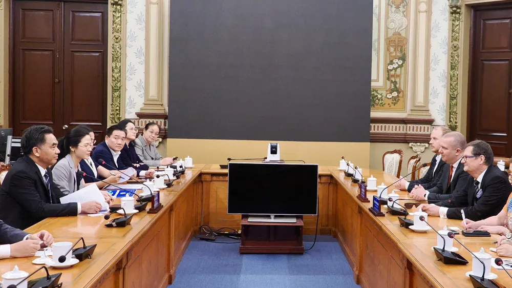 Phó Chủ tịch UBND TPHCM Nguyễn Lộc Hà tại buổi làm việc với đoàn đại biểu Phần Lan. Ảnh: HOÀNG HÙNG 