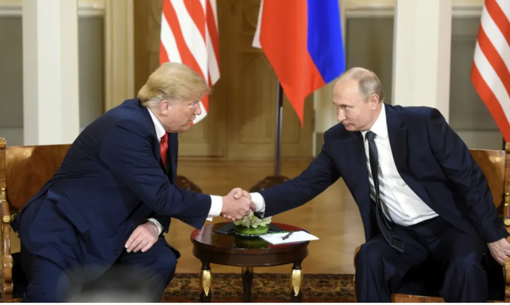  Tổng thống Mỹ Donald Trump và Tổng thống Nga Vladimir Putin trong cuộc gặp trước đó. Ảnh: XINHUA 
