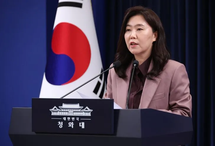 Người phát ngôn Phủ Tổng thống Hàn Quốc Kang Yu-jung phát biểu trong cuộc họp báo ngày 12-1. Ảnh: YONHAP 