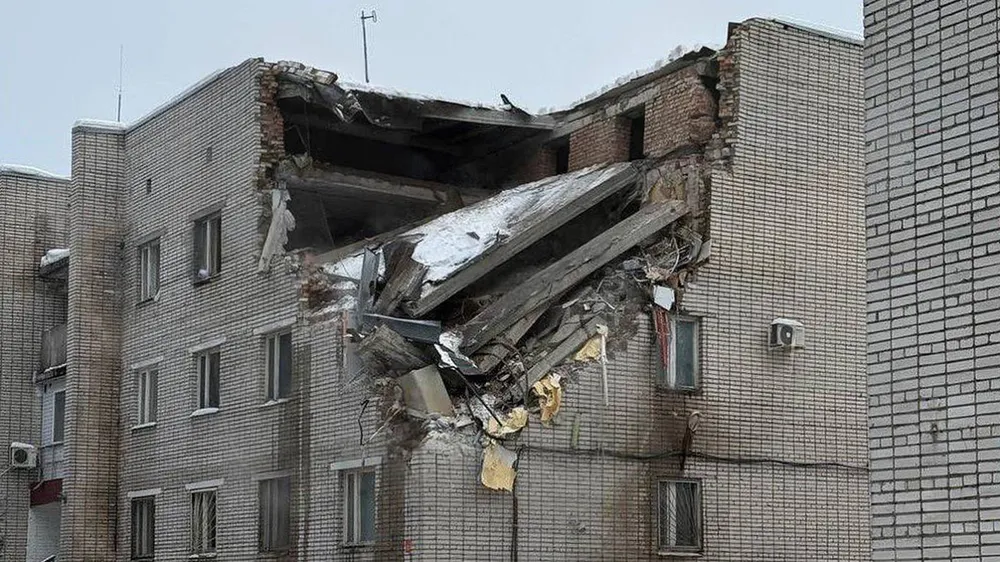 Một phần của tòa nhà thuộc lực lượng cảnh sát quân sự Nga Sertolovo, ngoại ô thành phố Saint Petersburg, bị sụp sau vụ nổ. Ảnh: 78.ru